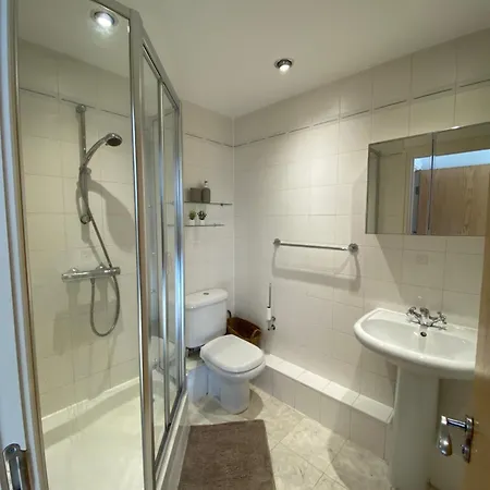 2 Bedroom Flat In Riverside West Appartamento *