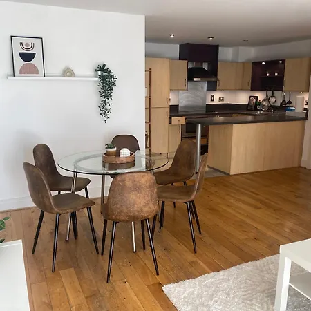 Appartamento 2 Bedroom Flat In Riverside West *
