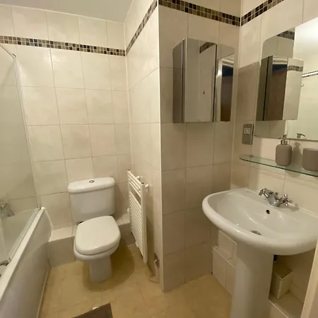 2 Bedroom Flat In Riverside West Appartamento