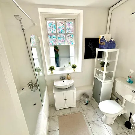 Affittacamere Comfy Private Bedrooms In Heart Of