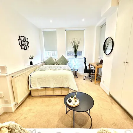 Beautiful Studio Baker Street Apartment *