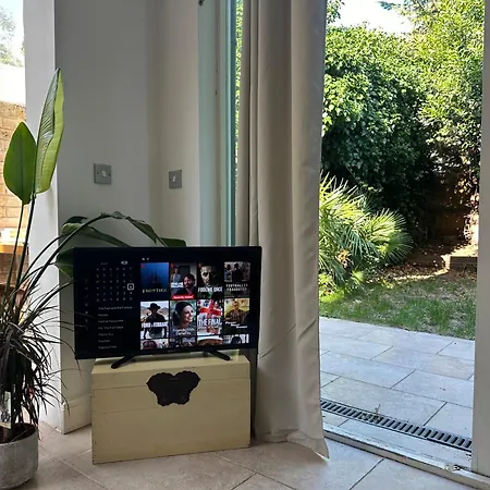 Apartment Modern, Spacious 1 Bedroom Garden Flat Sw18 London