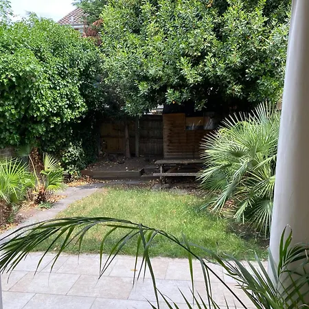 Modern, Spacious 1 Bedroom Garden Flat Sw18 *