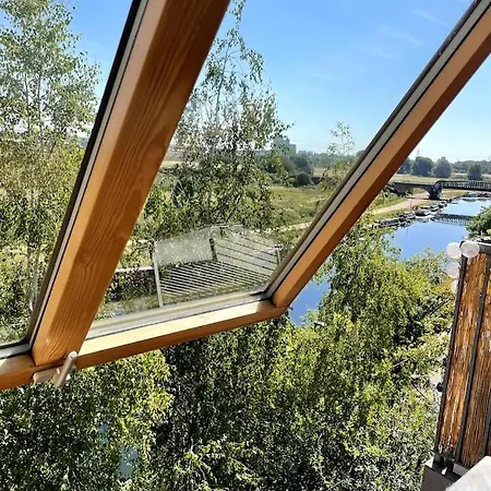 Idyllic Flat Over River Lea * London