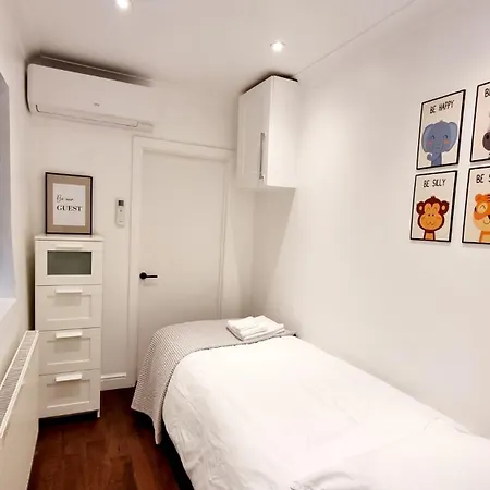 Apartman Charming Victorian With Aircon In