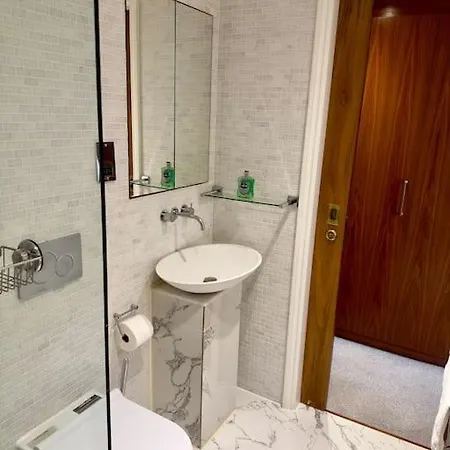 アパート Penthouse 3bed3bath ロンドン