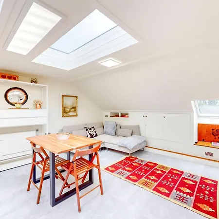 2bed With Free Parking & An Aircon - 40min To Centre * London