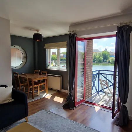 Wapping 700sqft 2 Bedroom - South Facing Dockside Views - Secure Parking Londres