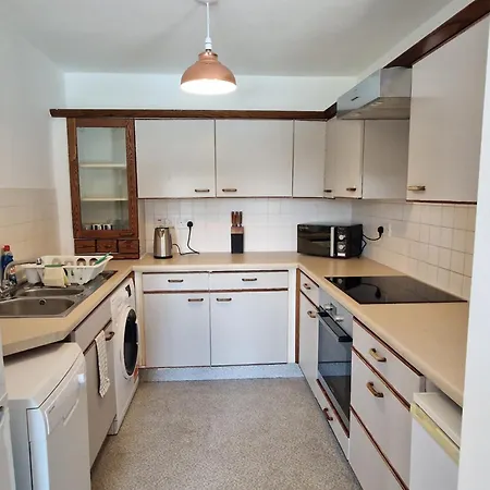 Wapping 700sqft 2 Bedroom - South Facing Dockside Views - Secure Parking