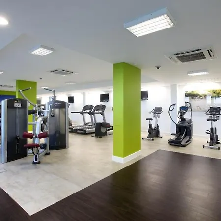 Apartment Excel Centre 2 Bedroom Flat In East