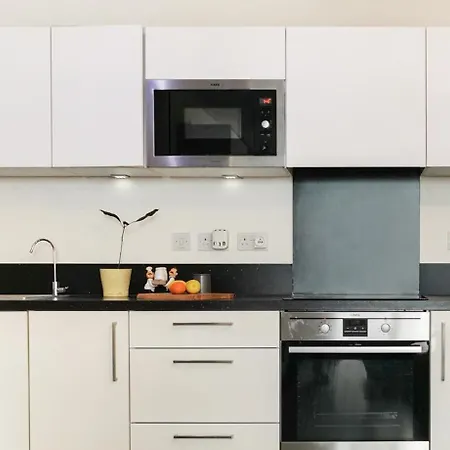 Excel Centre 2 Bedroom Flat In East Apartment