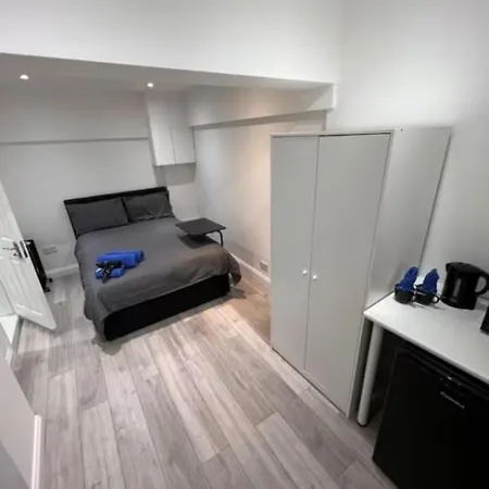 Zone 2 Flat London