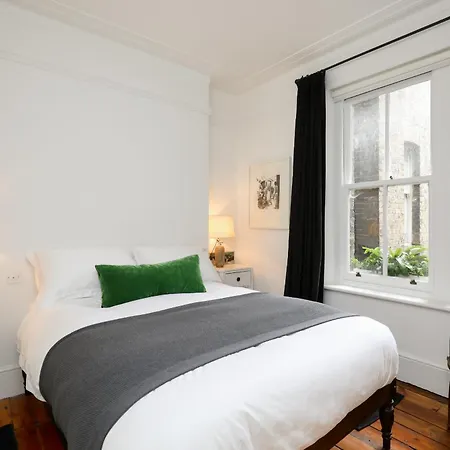 Charming West End In Peaceful Fitzrovia * ロンドン