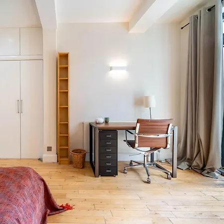 Spacious With A Balcony In Prime Location In Farringdon דירה