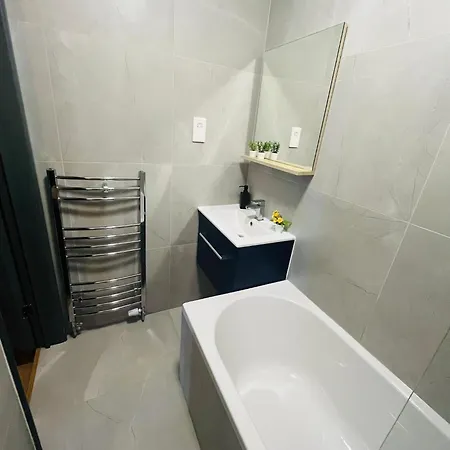 Kilburn Guest * London