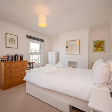 Holiday home Pass The Keys Stylishly Designed Townhouse - Garden Oasis *