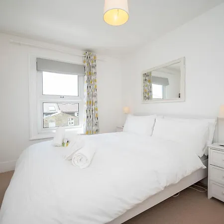 Holiday home Pass The Keys Stylishly Designed Townhouse - Garden Oasis *