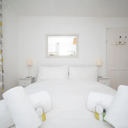 Holiday home Pass The Keys Stylishly Designed Townhouse - Garden Oasis London