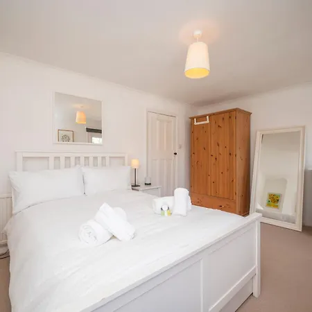 Pass The Keys Stylishly Designed Townhouse - Garden Oasis * London