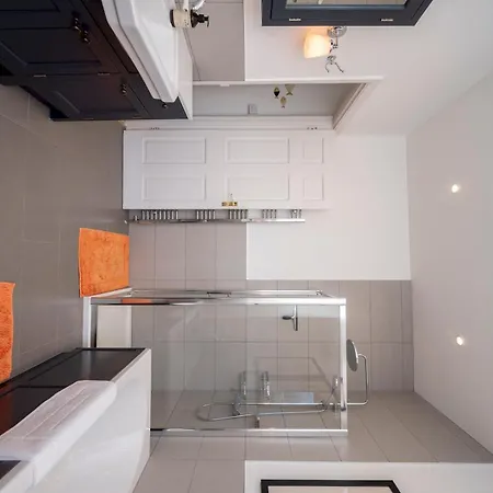 Pass The Keys Stylishly Designed Townhouse - Garden Oasis Holiday home