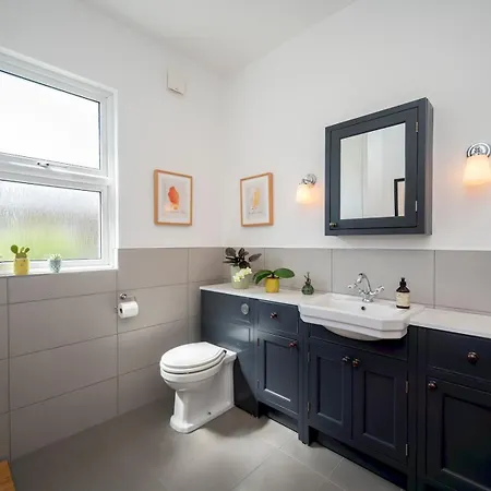 Holiday home Pass The Keys Stylishly Designed Townhouse - Garden Oasis
