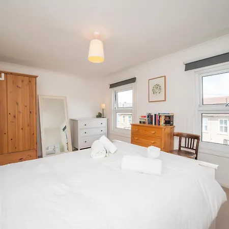 Holiday home Pass The Keys Stylishly Designed Townhouse - Garden Oasis London