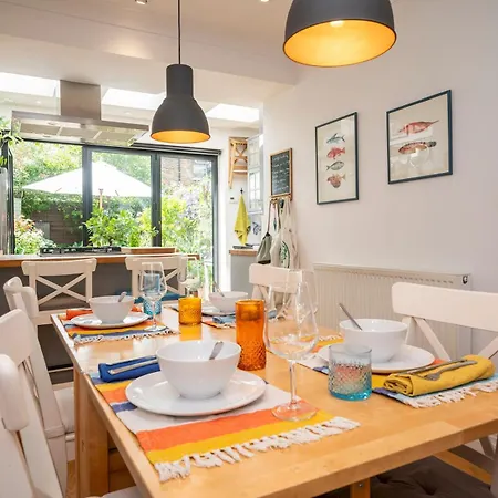 Holiday home Pass The Keys Stylishly Designed Townhouse - Garden Oasis London