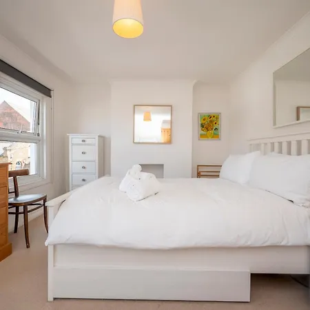 Pass The Keys Stylishly Designed Townhouse - Garden Oasis * London
