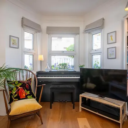 Holiday home Pass The Keys Stylishly Designed Townhouse - Garden Oasis London