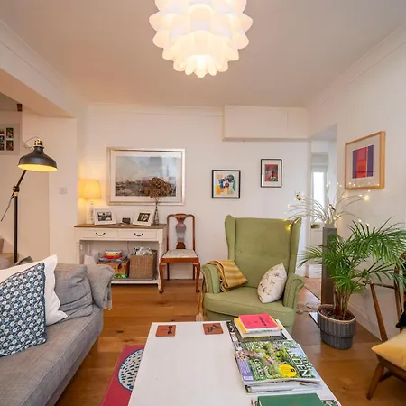 Pass The Keys Stylishly Designed Townhouse - Garden Oasis * London