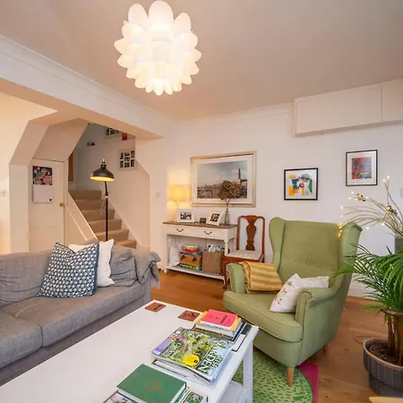 Holiday home Pass The Keys Stylishly Designed Townhouse - Garden Oasis *