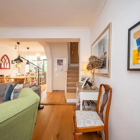 Holiday home Pass The Keys Stylishly Designed Townhouse - Garden Oasis