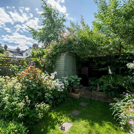 Holiday home Pass The Keys Stylishly Designed Townhouse - Garden Oasis *