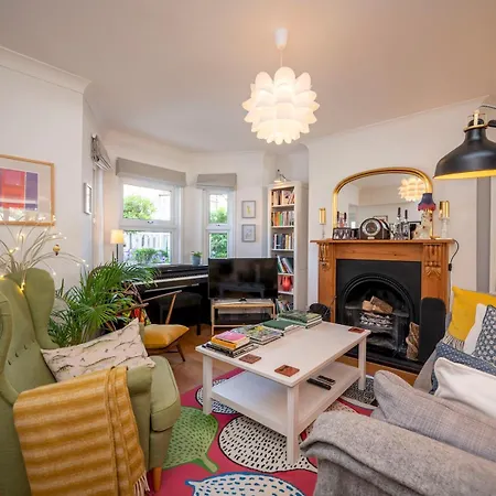 Holiday home Pass The Keys Stylishly Designed Townhouse - Garden Oasis *