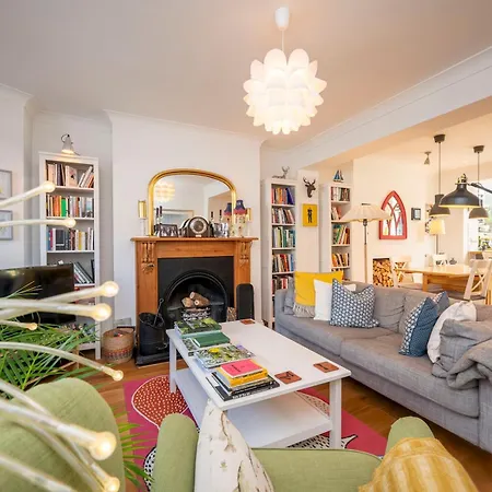 Pass The Keys Stylishly Designed Townhouse - Garden Oasis * London