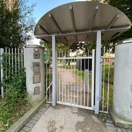 Comfy Entire Flat With View Balcony In Regents Park, Camden, *