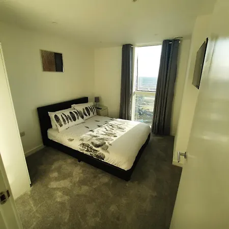 Spacious 3 Bed With Stunning Views Appartamento