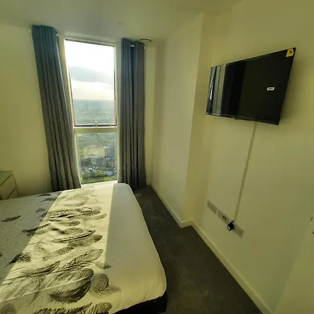 Spacious 3 Bed With Stunning Views Appartamento