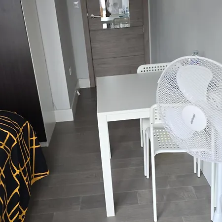 White Hart Line Homestay *