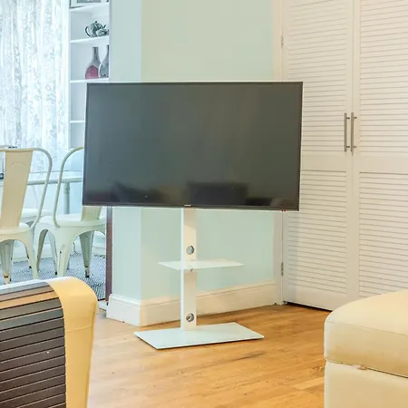 Holiday home Peaceful 1br Flat, 3min Tube, Nw, Close To Wembley London