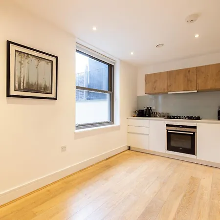 Apartment Modern, Spacious With Patio