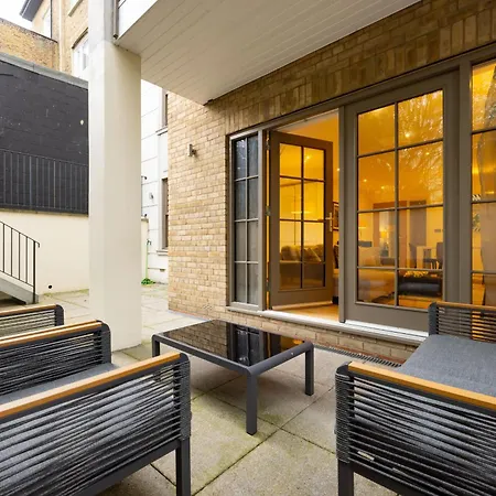 Apartment Modern, Spacious With Patio *