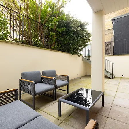 Modern, Spacious With Patio Apartment *