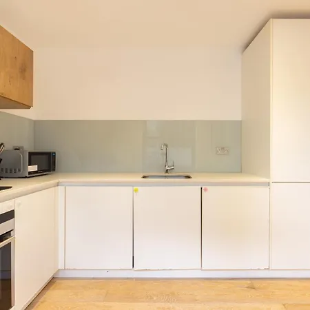 Modern, Spacious With Patio Apartment