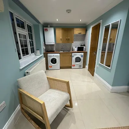 One Bedroom Flat Park Avenue *