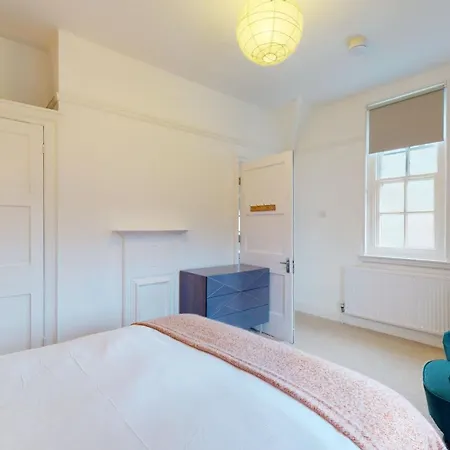 The Vicarage Tooting, Sw17 Guest house *