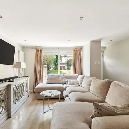 Richmond Riverside Villa *