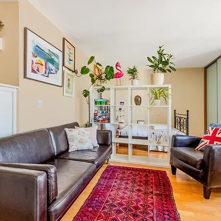 Peaceful In Deptford, 5 Mins Dlr Apartment *