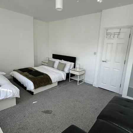 Comfortable - Only 6-mins Walk From Underground Station ホームステイ *
