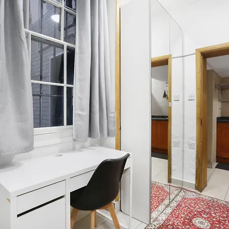 Spacious 2 Bedroom Flat Near Hyde Park By Beiroom *
